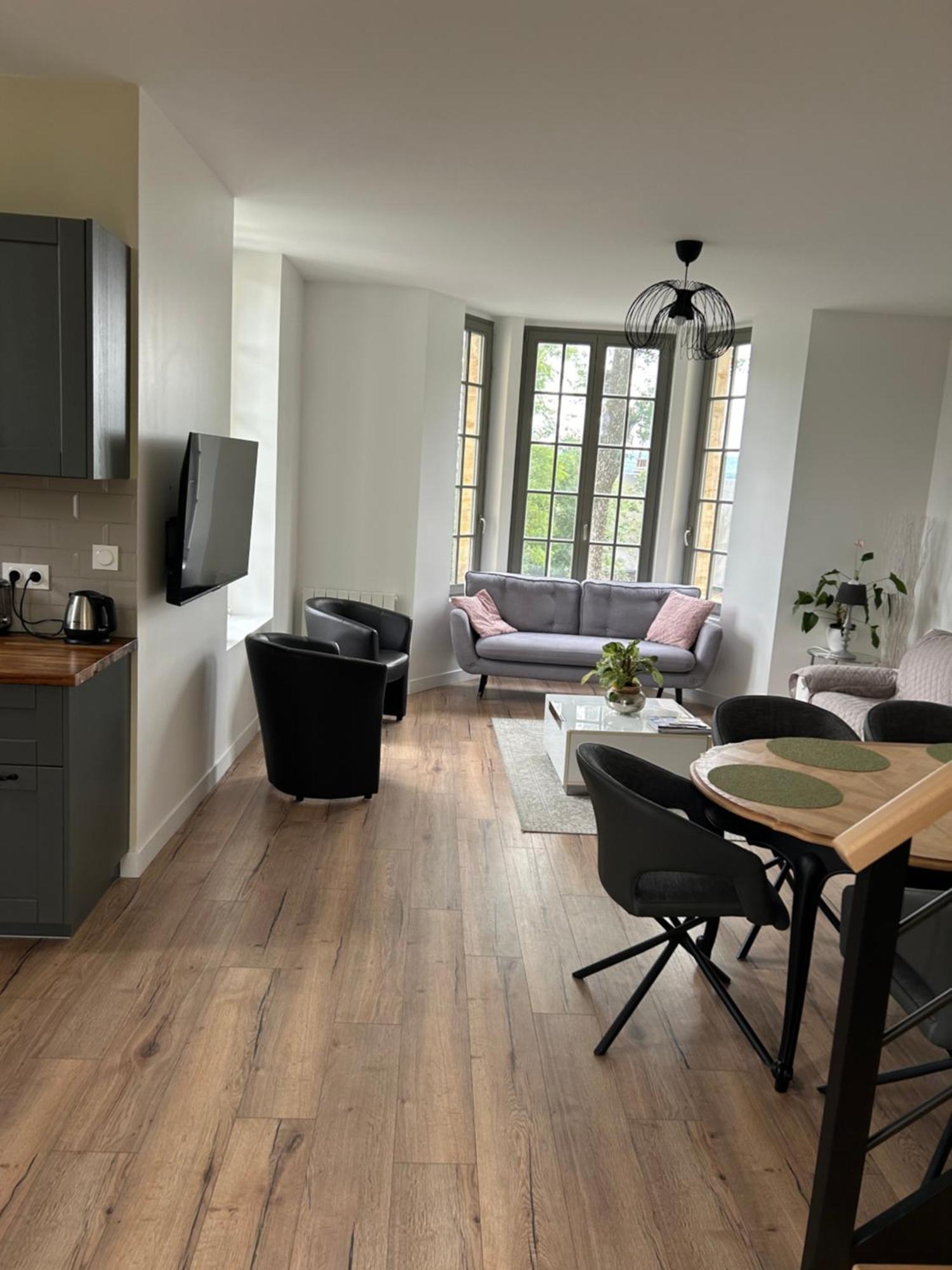 Maison Independante La Quietas Sur Les Hauteurs De Sedan